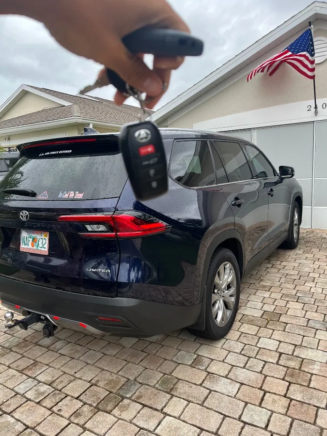Toyota SUV key fob replacement and programming by 3 Locksmiths